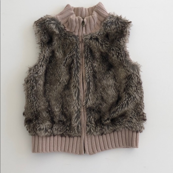 Eagle’s Eye Other - Girls faux fur and cable knit vest
